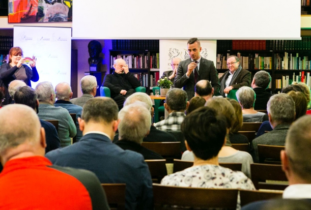 Dyrektor Krzysztof Barczyk otwiera spotkanie