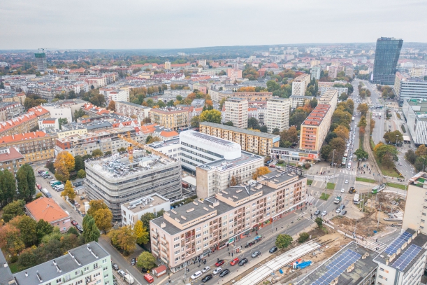 Widok z góry budynku - Październik 2021