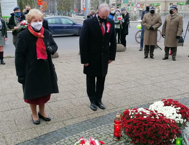 Złożenie kwiatów z okazji Narodowego Święta Niepodległości w Szczecinie. 
