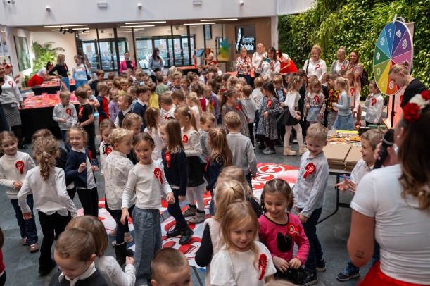 przedszkolaki w Urzędzie Marszałkowskim podczas warsztatów 