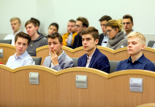 w spotkaniu z prof. Rzeplińskim uczestniczyła młodzież z LO V oraz studenci z Wydziału Prawa US