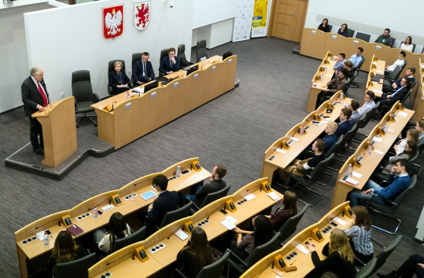 prof. Rzepliński przemawia do zachodniopomorskiej młodzieży 