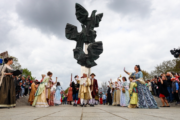 Inscenizacja historyczna pod Pomnikiem Czynu Polaków